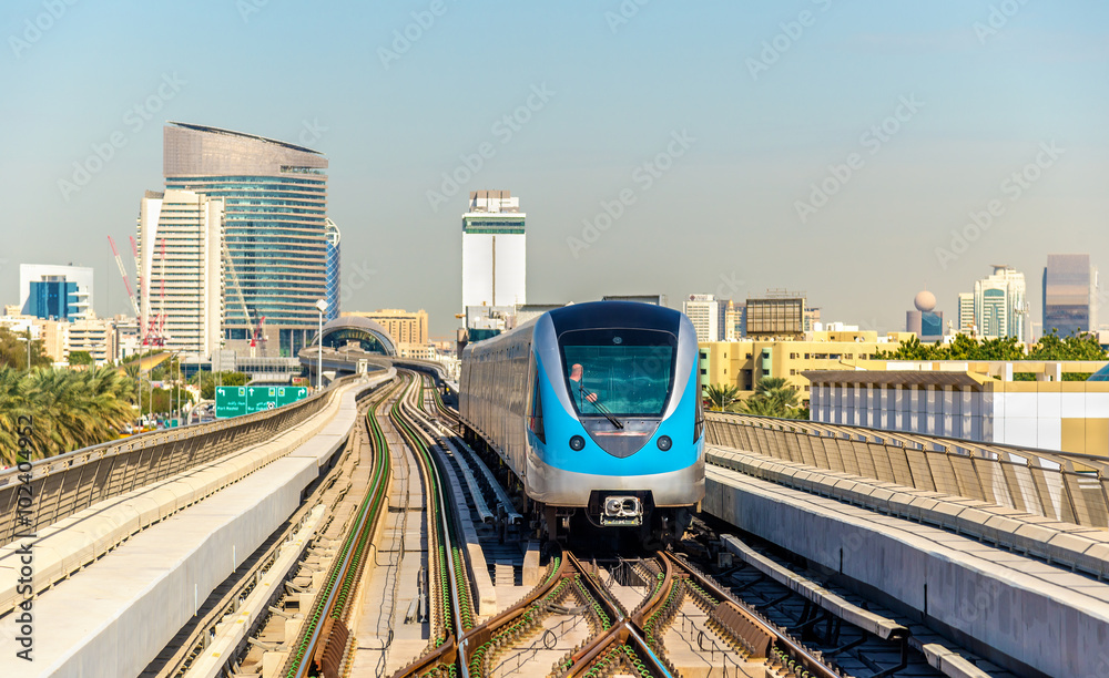 Fototapeta premium Metro train on the Red line in Dubai