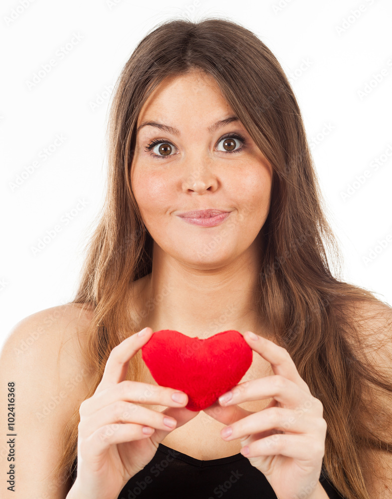 jeune femme amoureuse avec un coeur dans la main jeune femme amoureuse avec un coeur dans la main