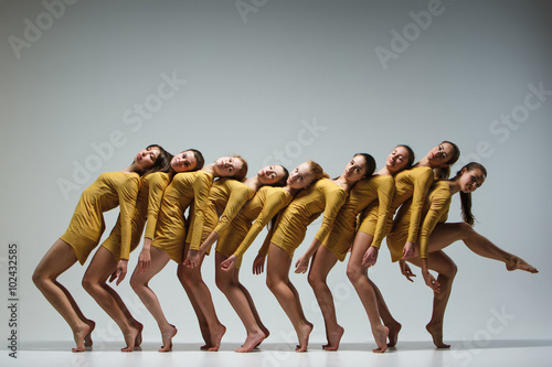 Fotografija The group of modern ballet dancers