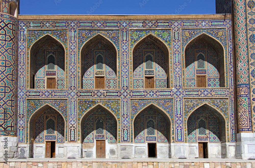 front view on the west wing of Tilya-Kori Madrasah