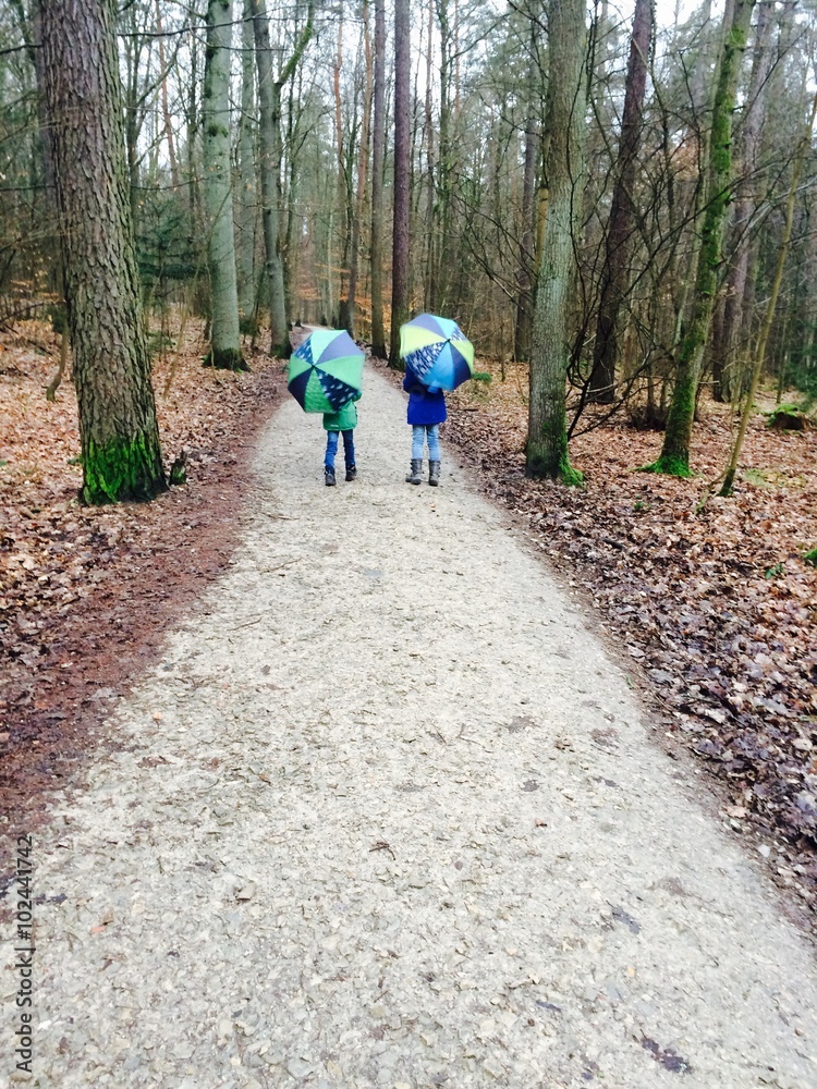 Obraz premium Wanderung im Regen 