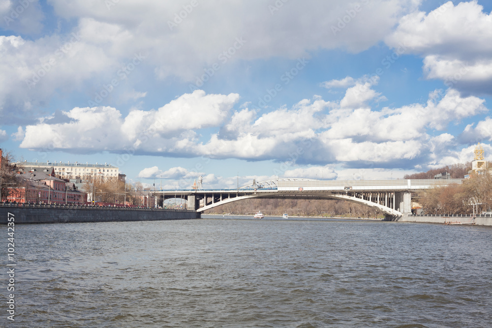 Naklejka premium Moscow river with bridge