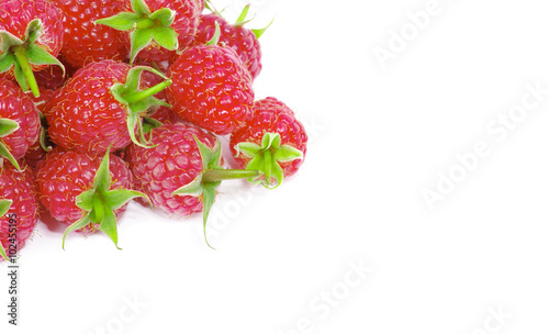Fototapeta Naklejka Na Ścianę i Meble -  ripe raspberries isolated on white background