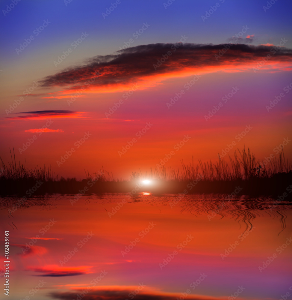 Fototapeta premium Nice sunset over lake