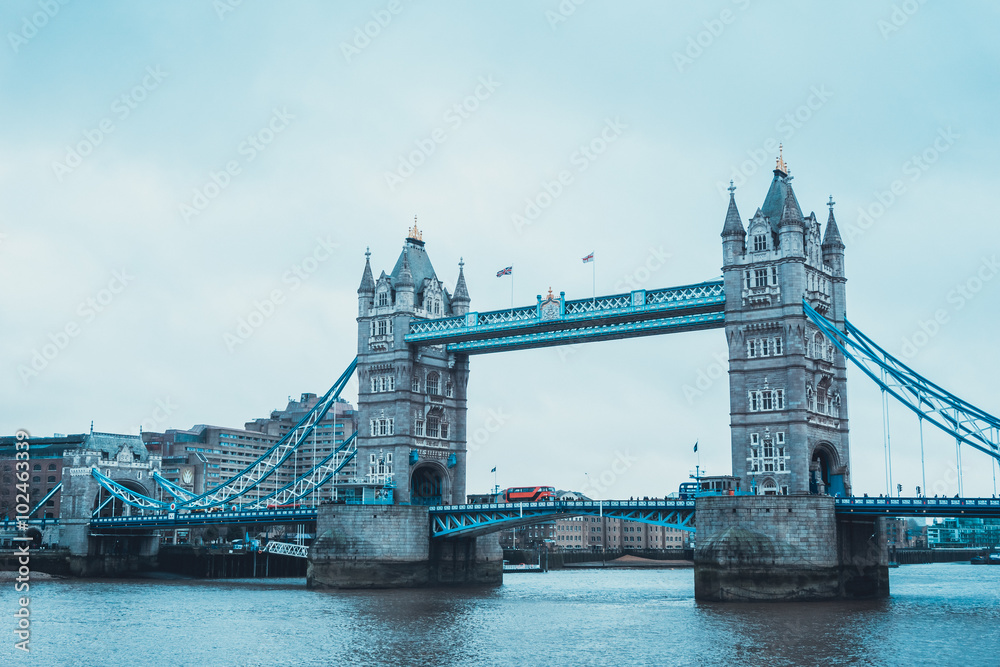 Fototapeta premium Tower Bridge over the River Thames, London