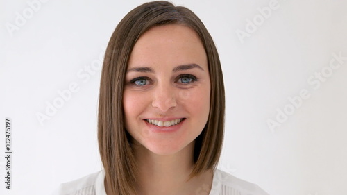 Smiling woman suddenly looks to the right surprised with her mouth open