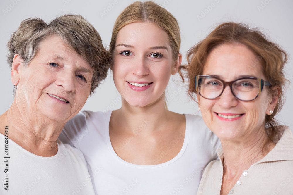 Intergenerational friendship between women Intergenerational friendship between women