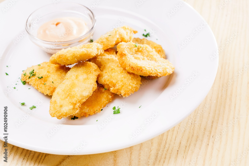 chicken nuggets with sauce