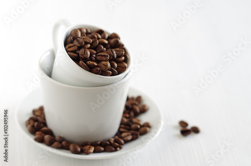ger  stete Kaffeebohnen in einer Tasse