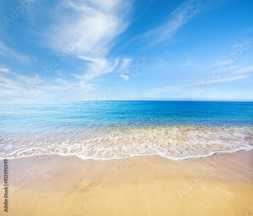 plaża i piękne tropikalne morze