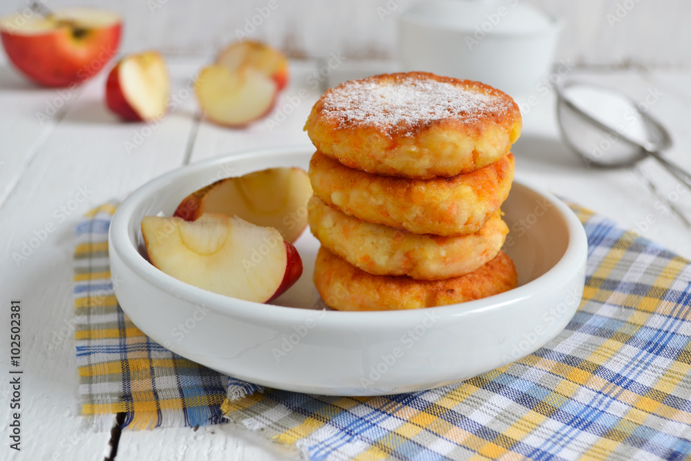 curd cheese cakes with apple and pumpkin