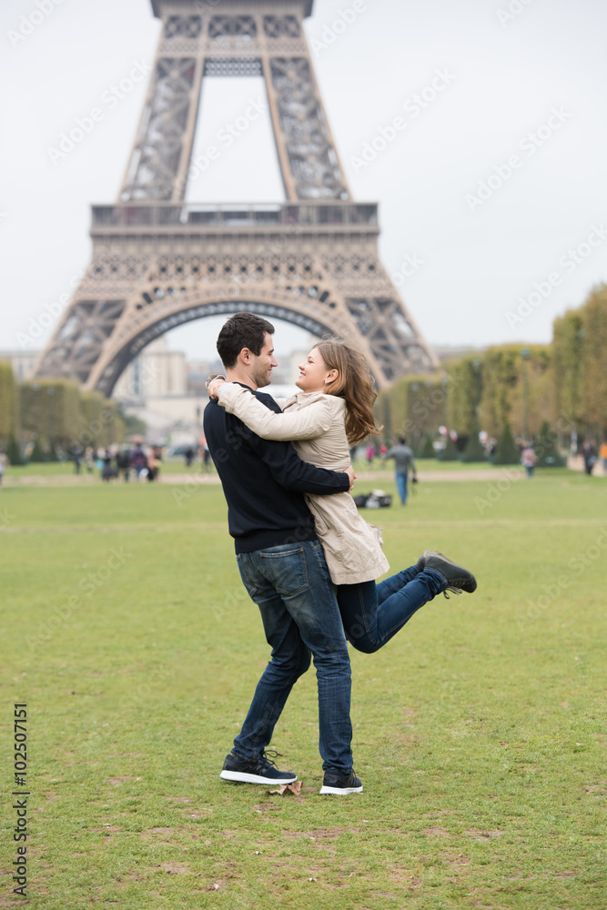 Fototapeta premium young couple in Paris