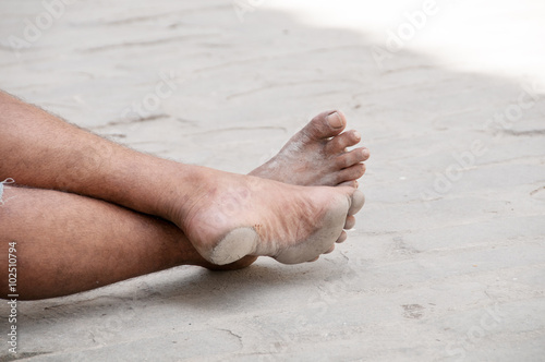 Принти на полотні Barefoot man in the street