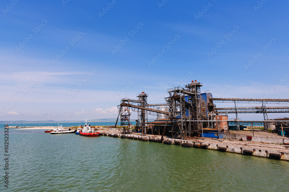 Grain terminal in the port