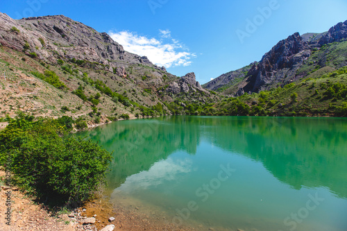 Fototapeta Naklejka Na Ścianę i Meble -  Green lake in Crimea