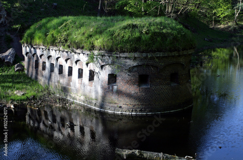 Fort i fosa