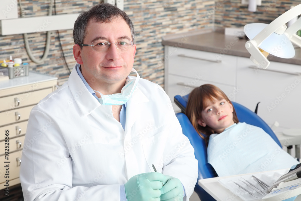 Obraz premium Little patient at dentist office