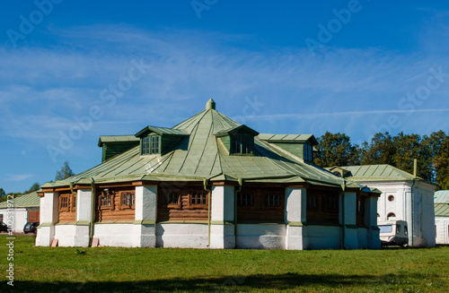 Serednikovo Manor