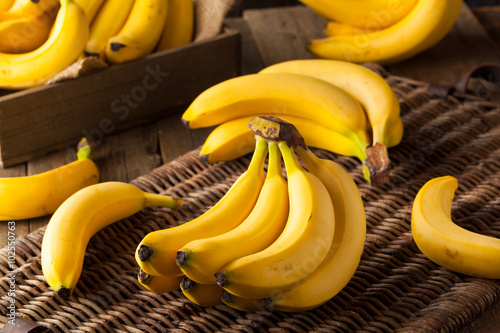 Photo Raw Organic Bunch of Bananas