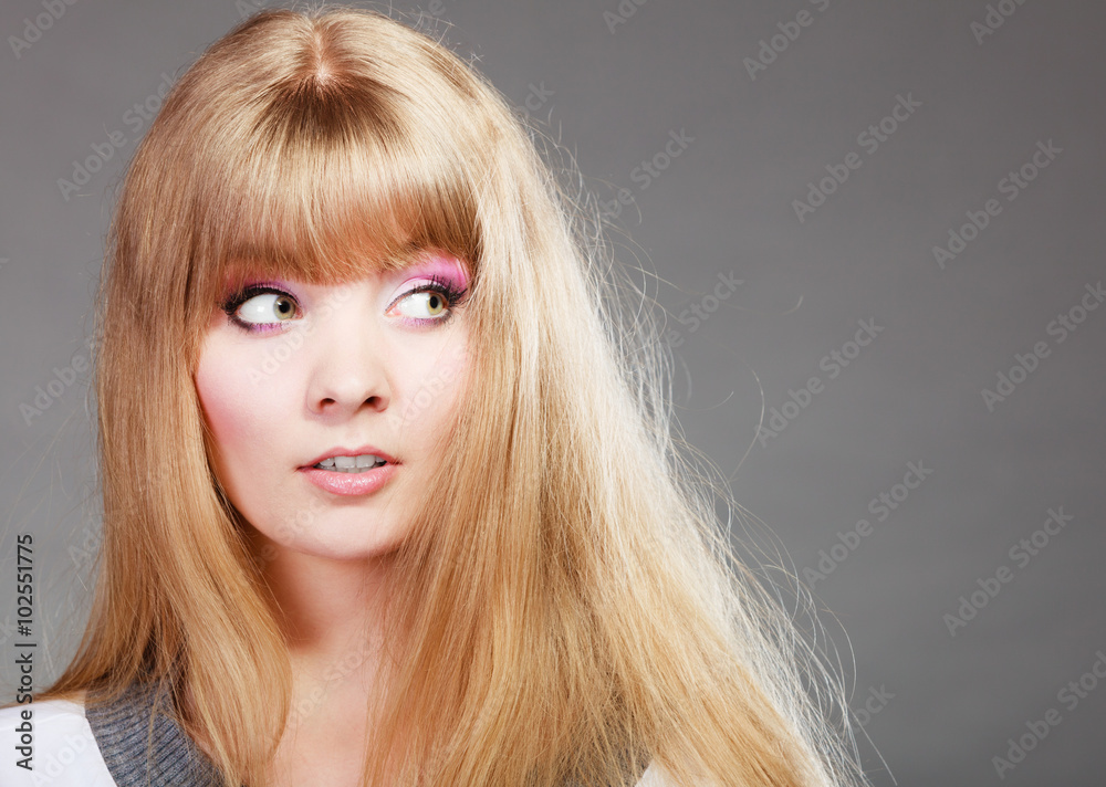 Naklejka premium portrait woman face with makeup and long blond hair