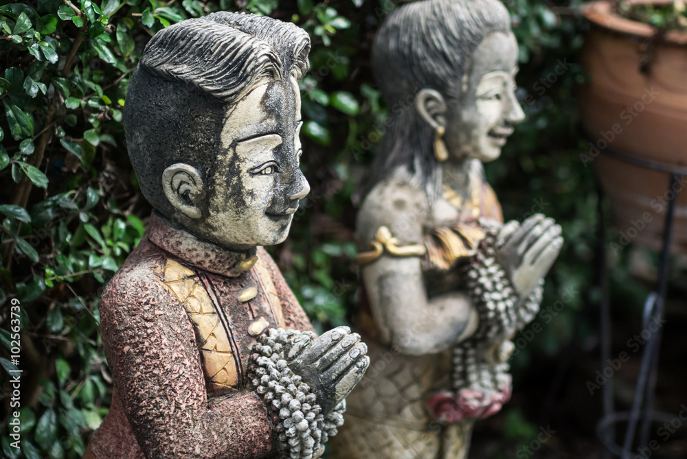 Obraz premium Little Children statue in soft light .