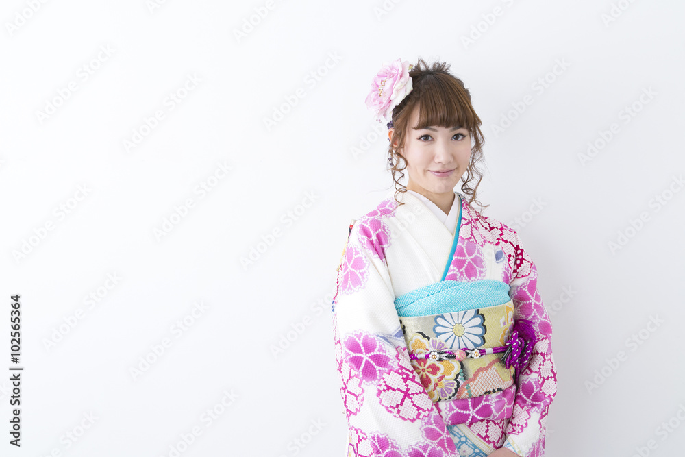着物の若い女性 着物の若い女性