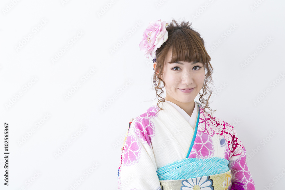 着物の若い女性 着物の若い女性