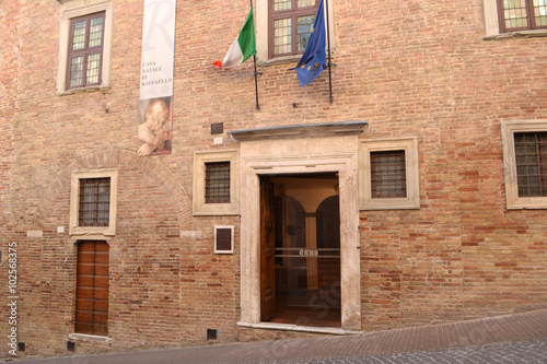 Geburtshaus von Raffaello Sanzio in Urbino photo