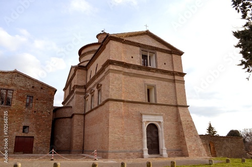 Kirche (Mausoleum) San Bernardino in Urbino – Italien  photo