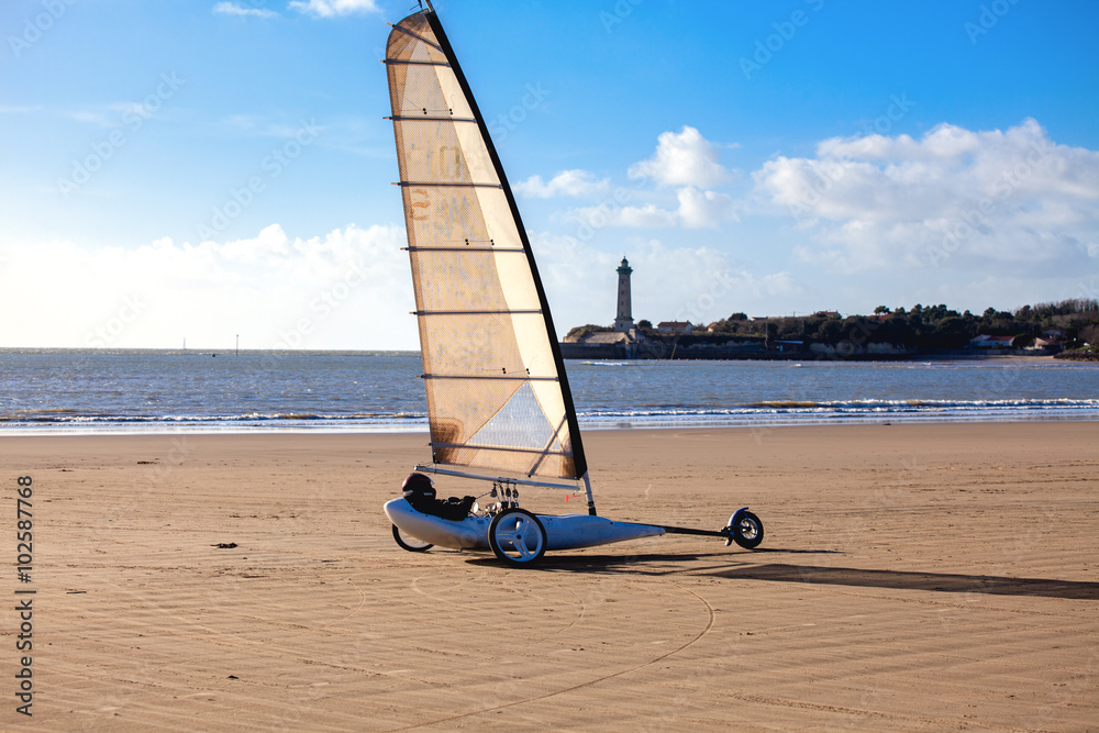 Fototapeta premium char à voile sur la plage