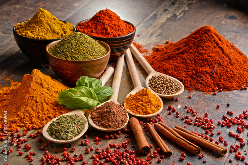 Fototapet Variety of spices on kitchen table