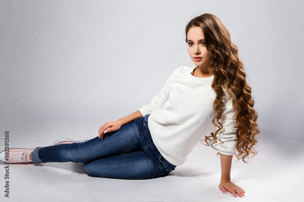 Close-up portrait of beautiful young woman with gorgeous hair and natural makeup wearing casual clothes. Fashion beauty photo, casual jeans style Close-up portrait of beautiful young woman with gorgeous hair and natural makeup wearing casual clothes. Fashion beauty photo, casual jeans style