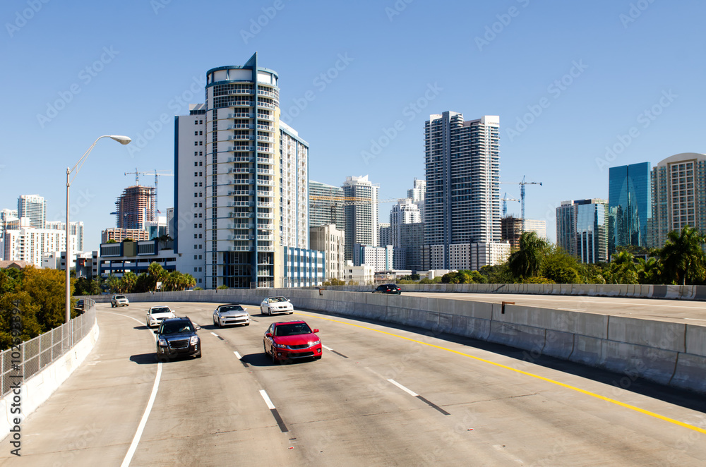 Obraz premium highway to North Miami.