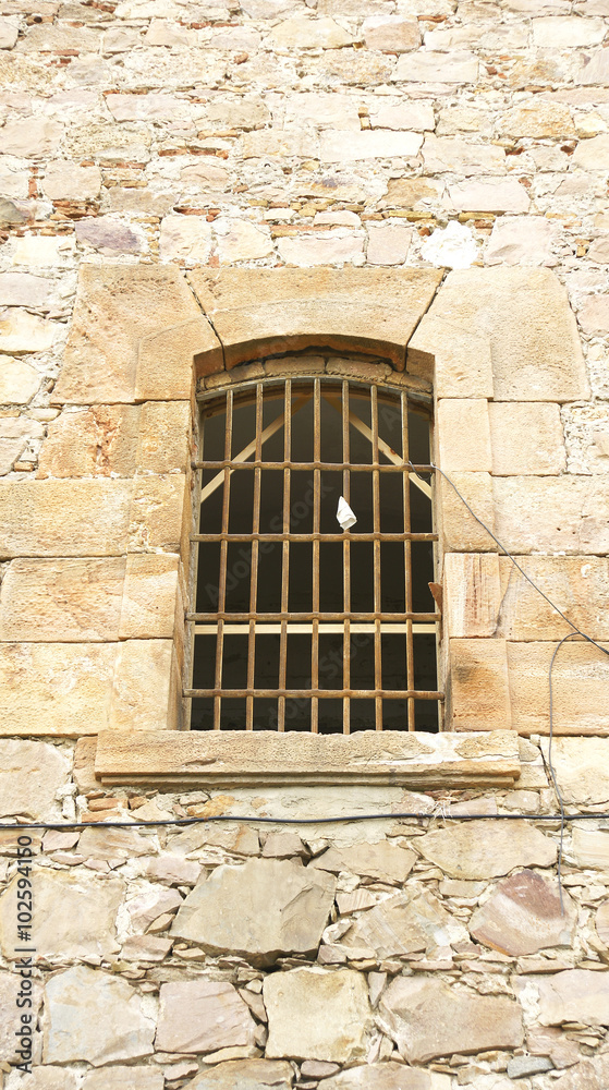 Detalle de una ventana del castillo de Montjuic en Barcelona