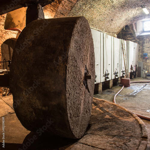 Frantoio antico in pietra