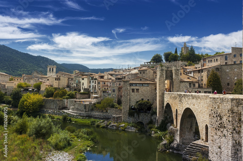 Puente Medieval de Besalú en Gerona (España)
