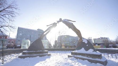 sculpture with kissing lovers photo