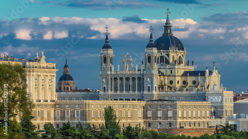 Madrid, Spain skyline timelapse at Santa Maria la Real de La Almudena Cathedral and the Royal Palace.