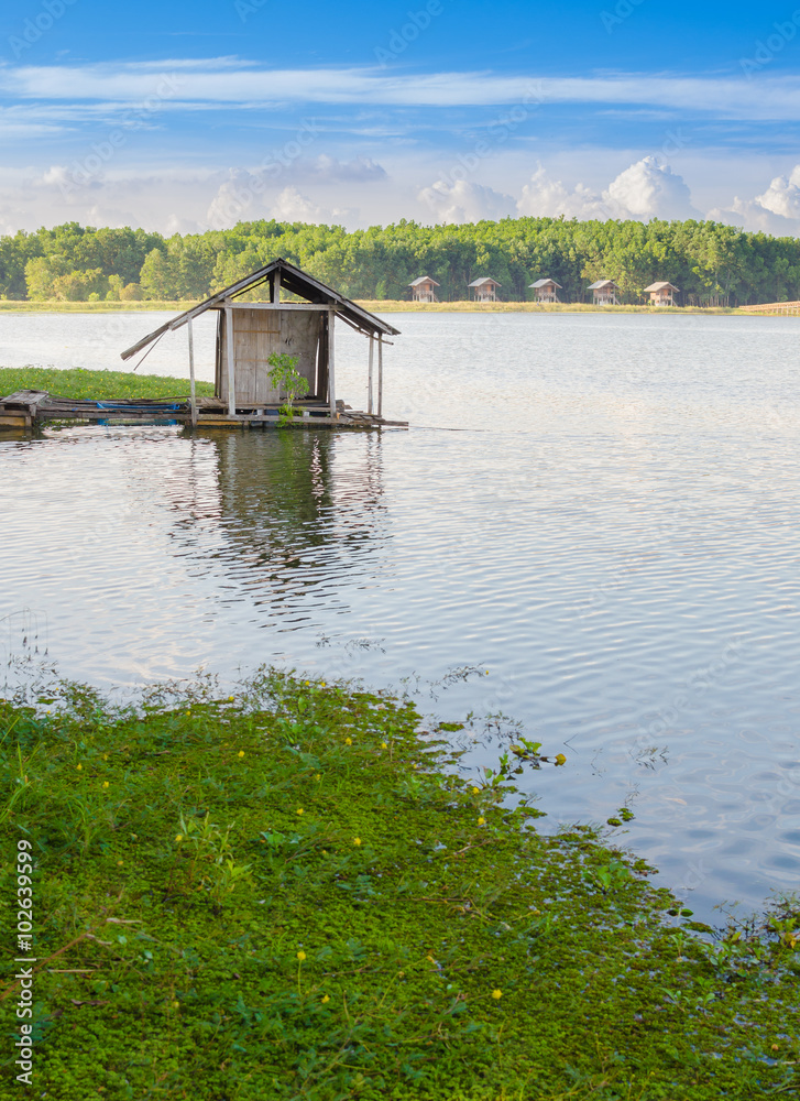 Obraz premium Small old house along the canal with could blue sky in Thailand