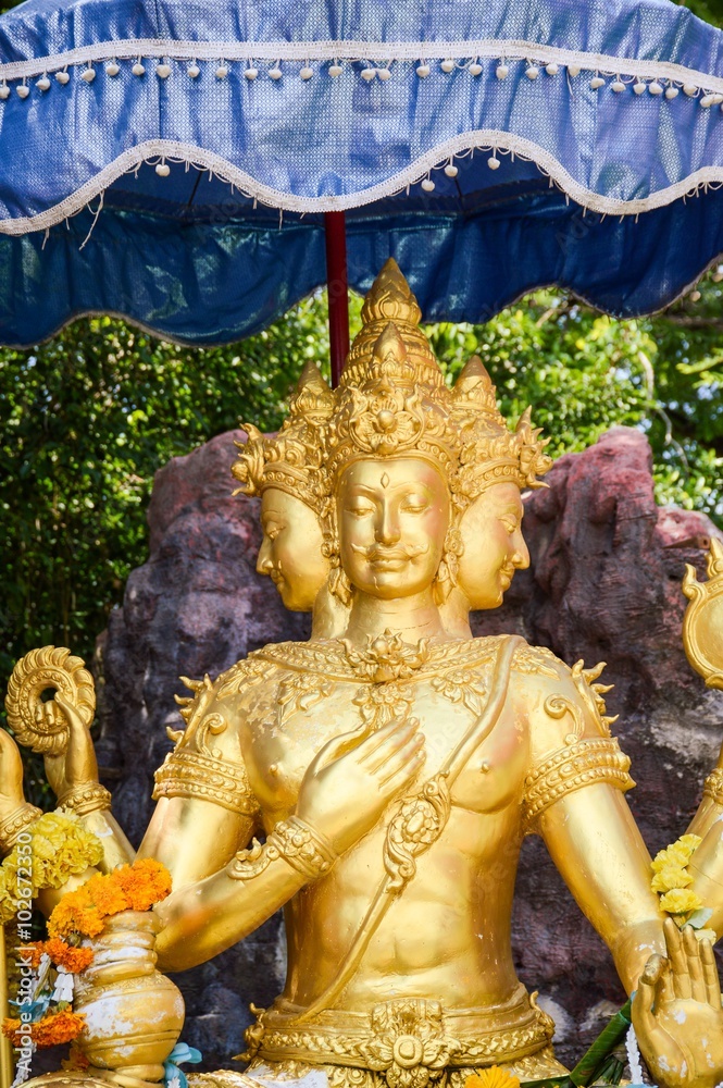Fototapeta premium beautiful gold brahma Statue in wat Saman Rattanaram