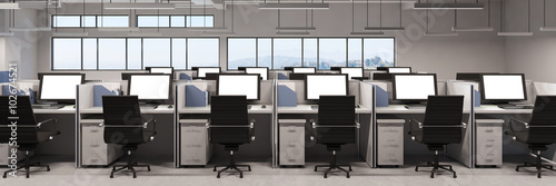 Panorama mit Büro und vielen Monitoren