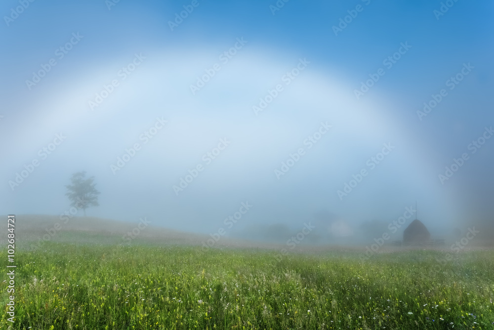 Naklejka premium Carpathian Mountains. White rainbow in the mist.