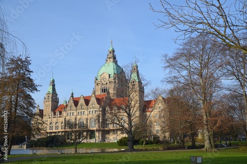 Rathaus in Hannover im Frühling 