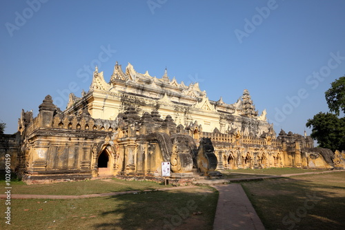 Maha Aung Myi Bon Zan Tempel von Inwa in Myanmar photo