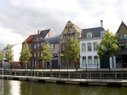 Häuserzeile in Mechelen in Belgien © Clarini