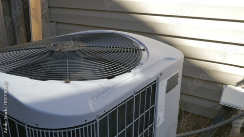heat pump spinning fan tracking