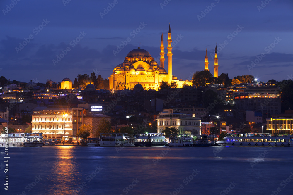 Suleymaniye mosque in Istanbul, Turkey after sunset 