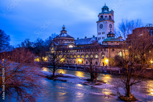 Wallpaper Mural Volksbad an der Isar in München an einem frühen Wintermorgen Torontodigital.ca