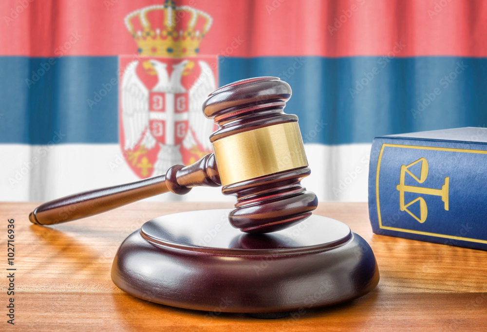 Richterhammer und Gesetzbuch - Serbien