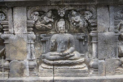 Detalle de los Bajorrelieves en piedra con escenas de la vida de Buda en el templo budista de Borobudur, Java, Indonesia